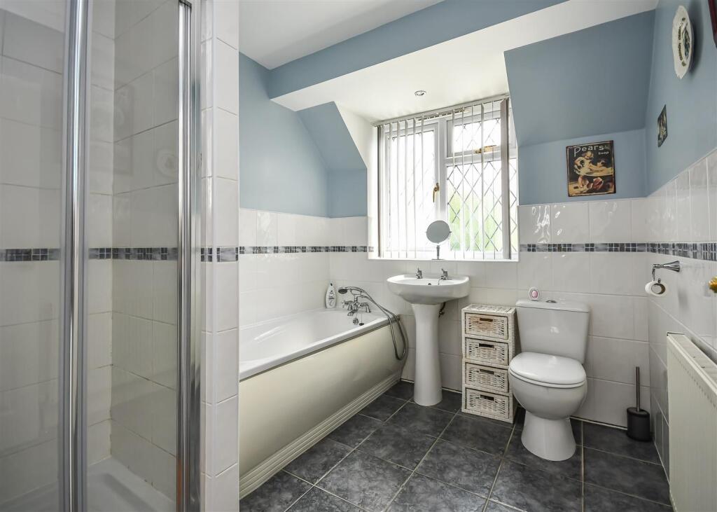 44 Sandringham Road-Bathroom.jpg