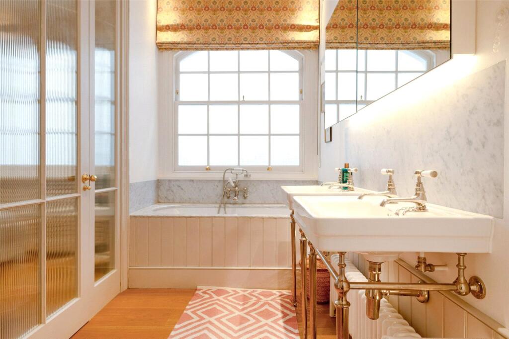 En Suite Bathroom