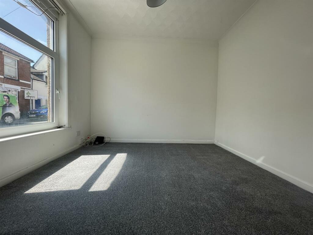 5 Newcome Lounge.JPEG