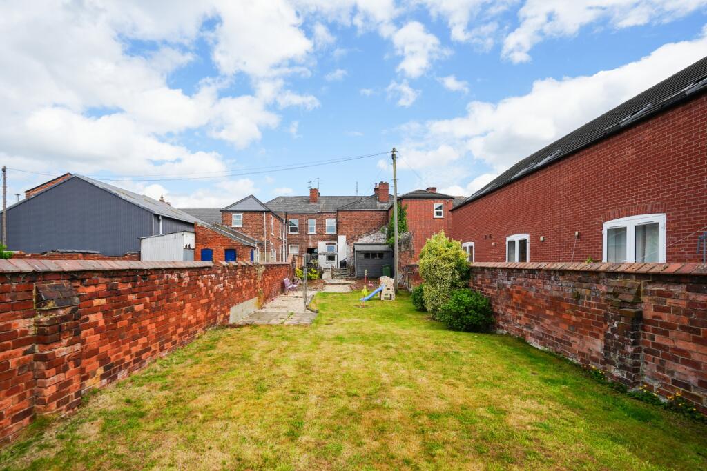 EweMove Estate Agents Scunthorpe - Rear Garden