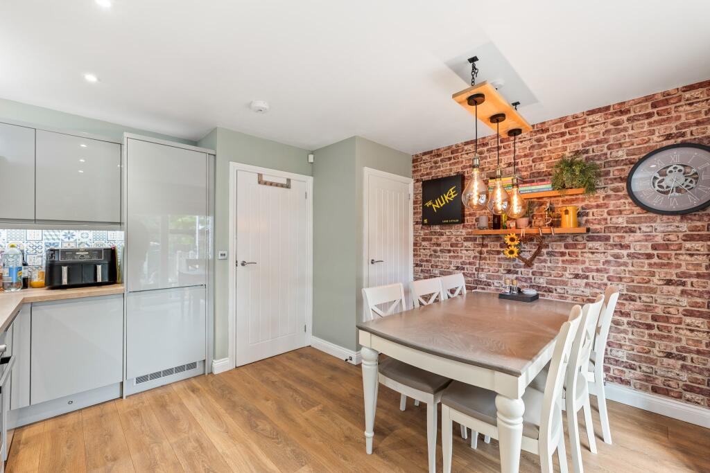de80438c8b2b81137a72c20b3be48665cfe2a21c.jpg
