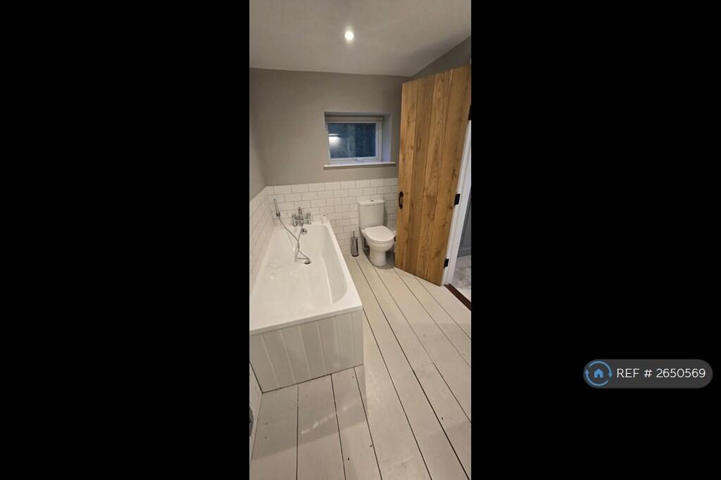 Master En-Suite Bath