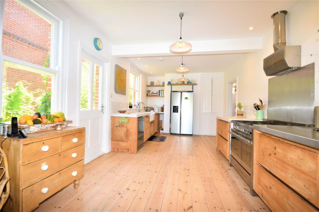 Kitchen.JPG