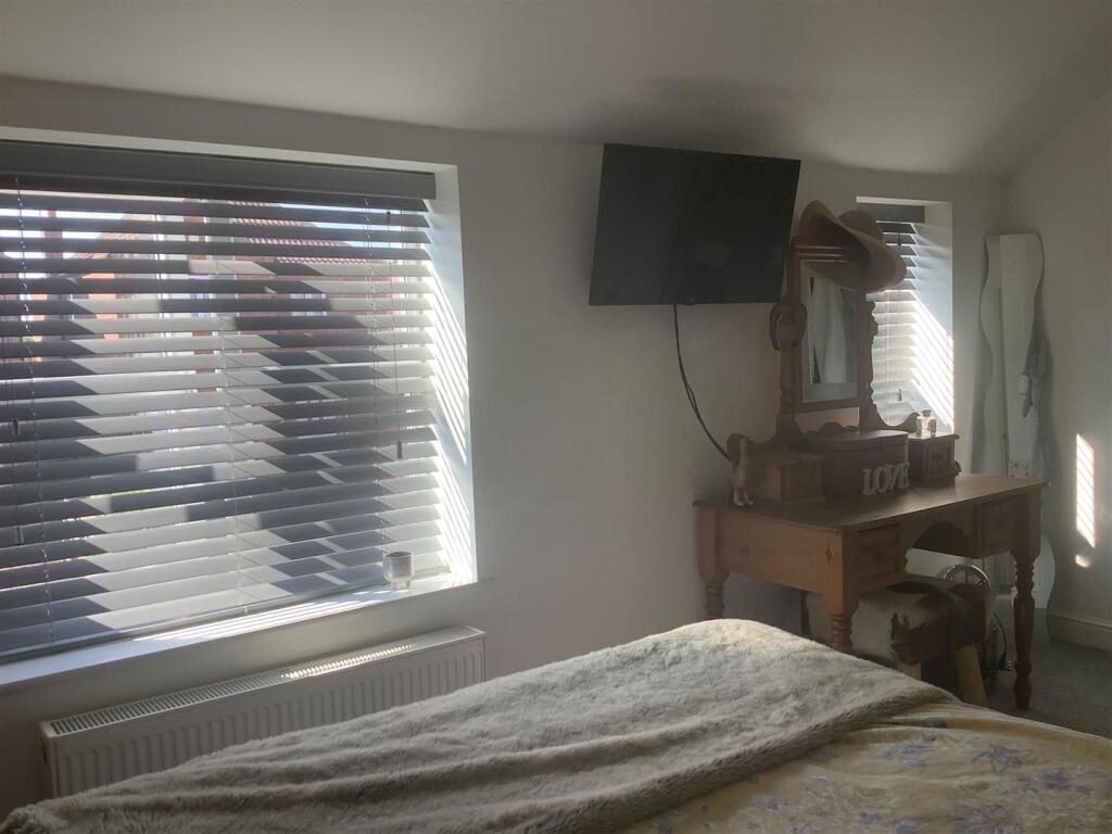 bedroom2.jpg