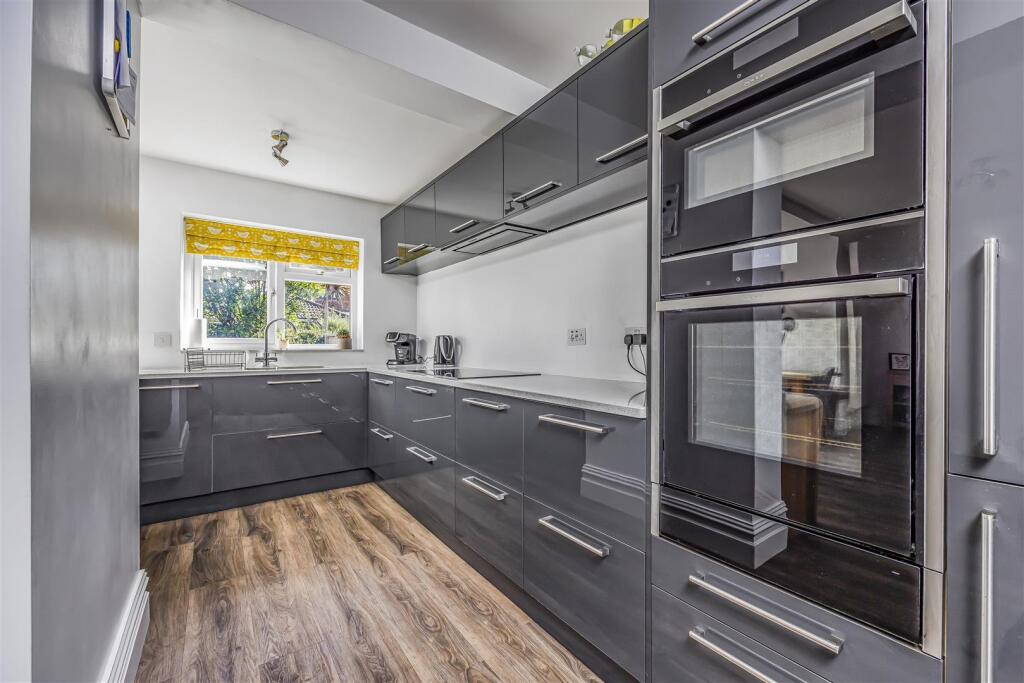 5 Woolner Avenue, Cosham-PorticoMarketing-SoldBy-2