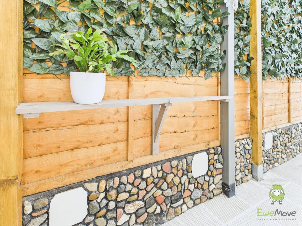 CAM01543G0-PR0136-STILL088