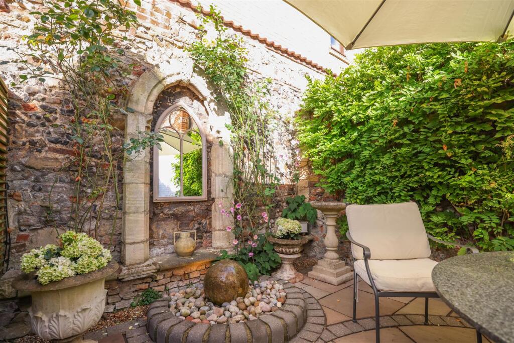 63 Whiting Street [Courtyard Garden] 03.jpg