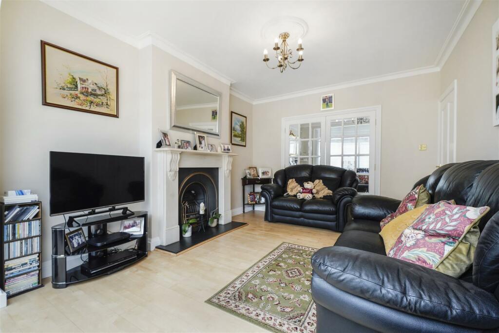 1 St. Andrews Close - NAQdI6NsmtLPSu5rRRhr.jpg