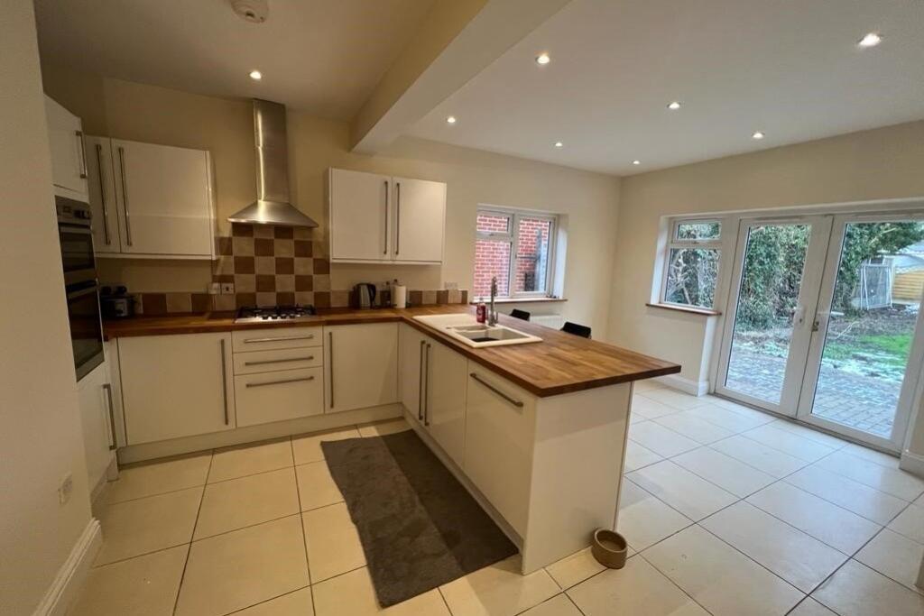 2 Ayebridges KITCHEN