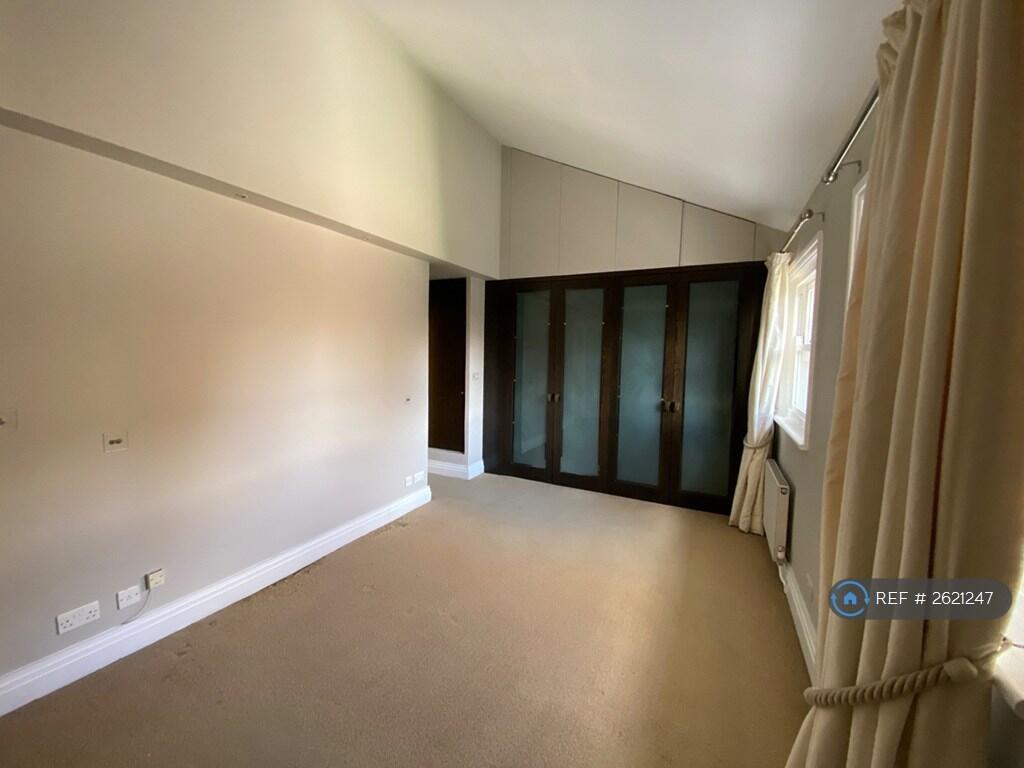 Second Floor Ensuite Double Bedroom 