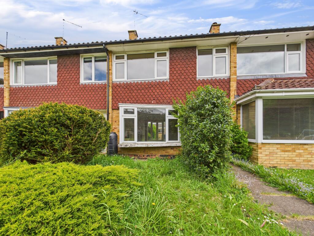 CAM01354G0-PR0502-STILL009