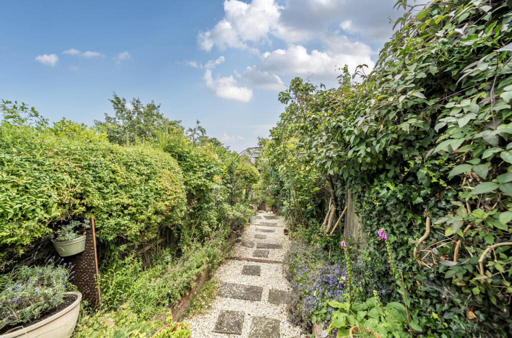 1314409-18-685c1a...