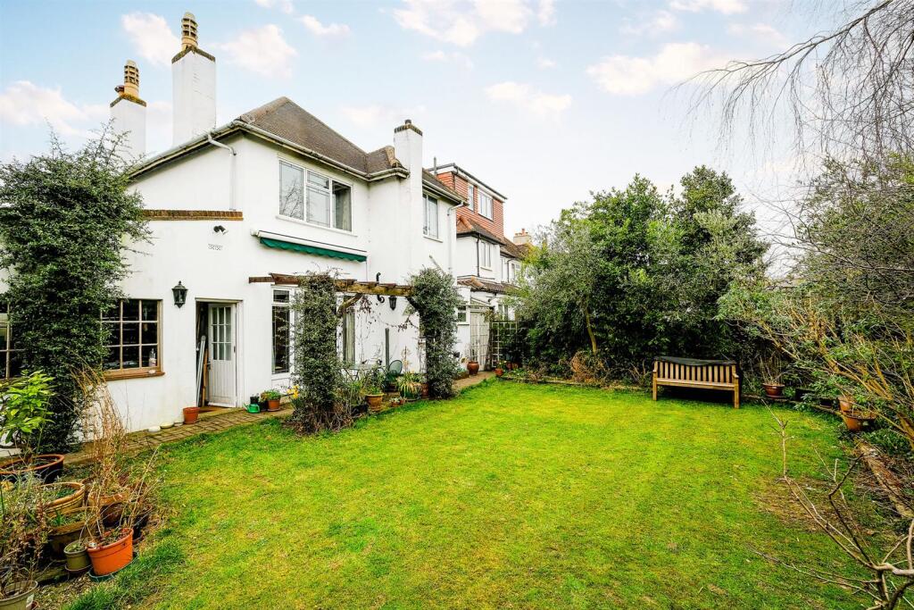 36 Manor Way-15_web.jpg