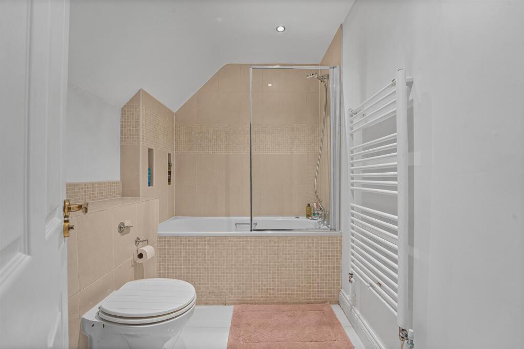 3 Coachouse Mews-5.jpg