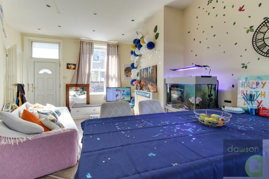 Lounge/Kitchen