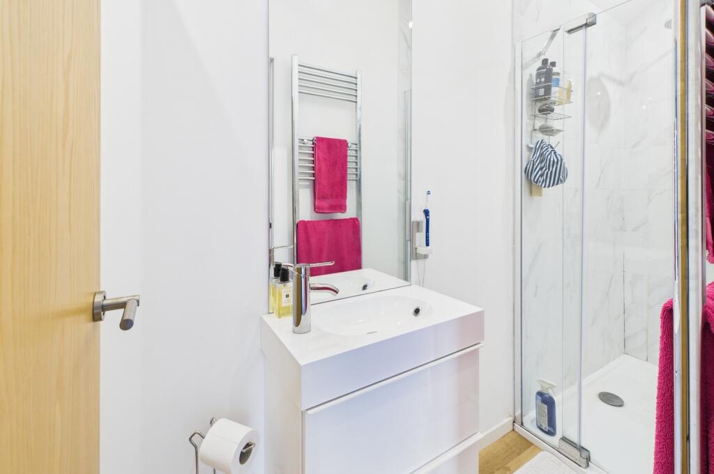 CAM02519G0-PR0233-STILL006