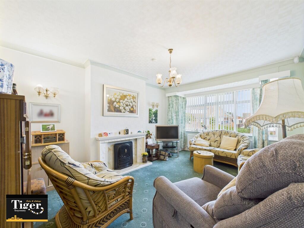 CAM02176G0-PR0585...