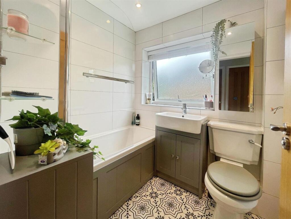 Upstairs Family Bathroom