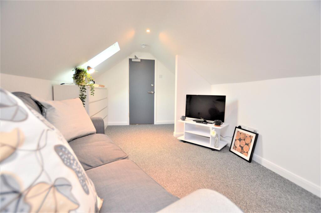 Room 8-c.JPG