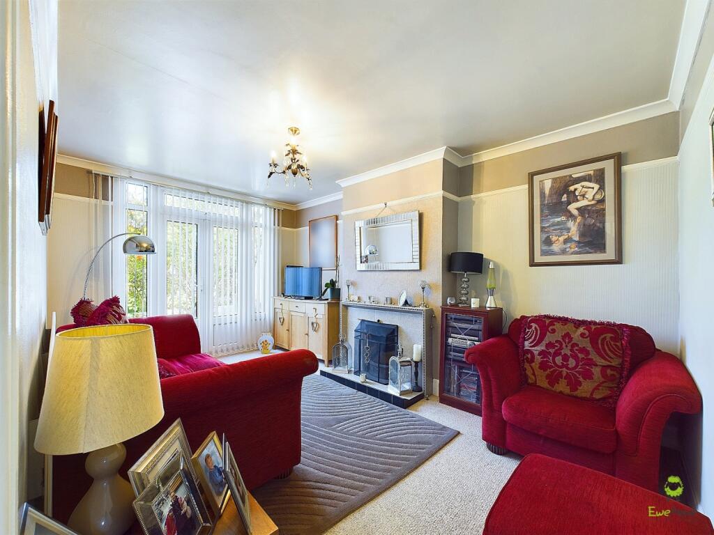 CAM04155G0-PR0015-STILL006