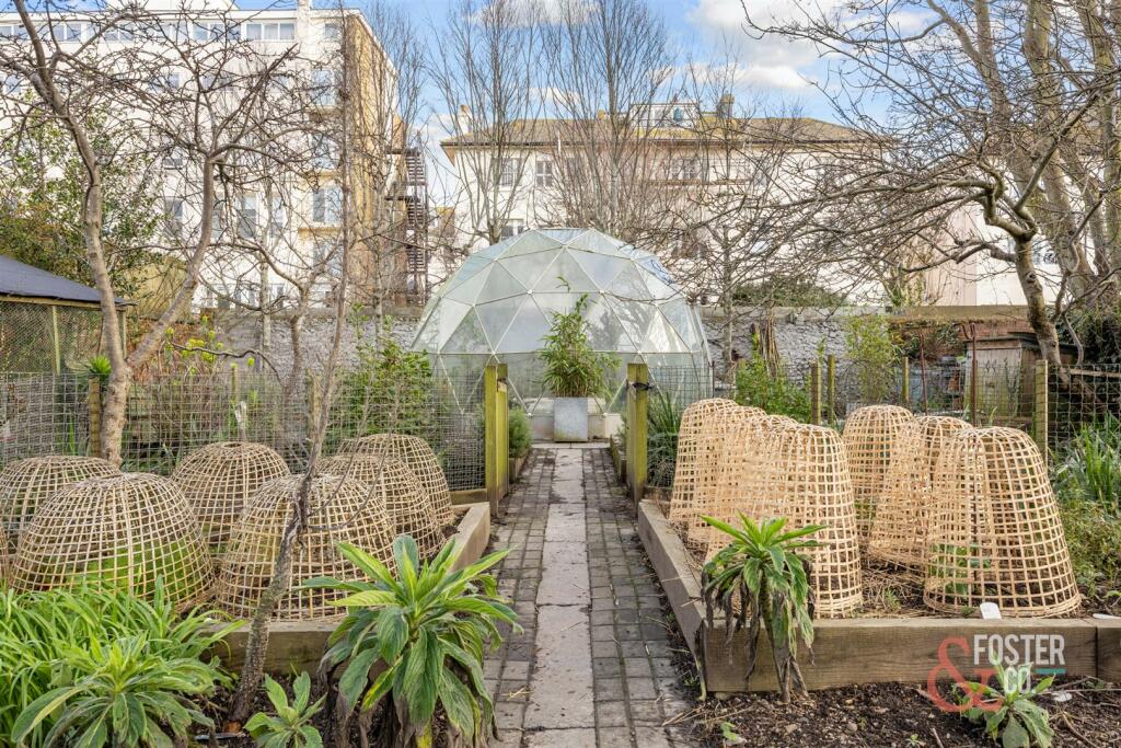 Vallance Gardens, 27-030.jpg