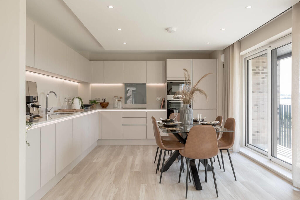 69758_Queenswater...