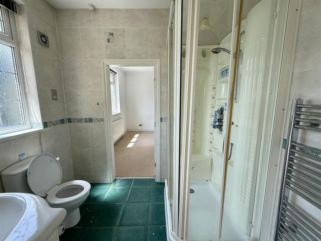 Jack &amp; Jill Shower Room