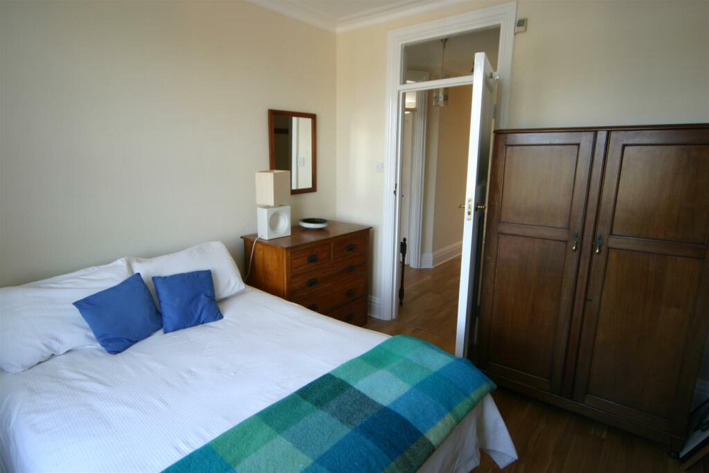 Melcombe Court 15 bed 5.JPG
