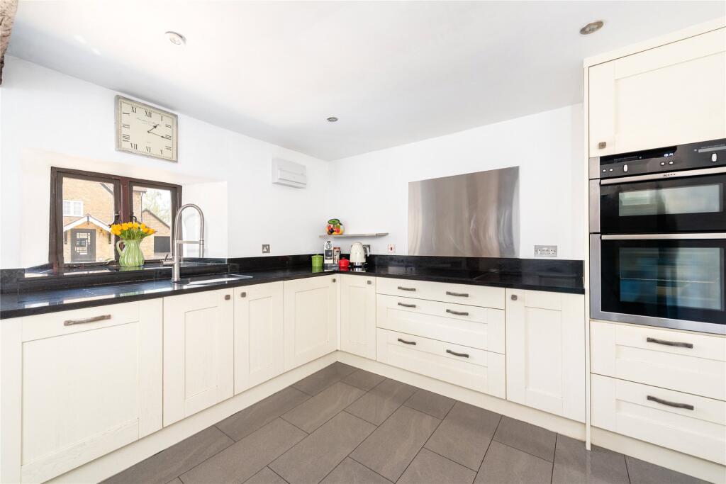 Kitchen/Breakfast Rm