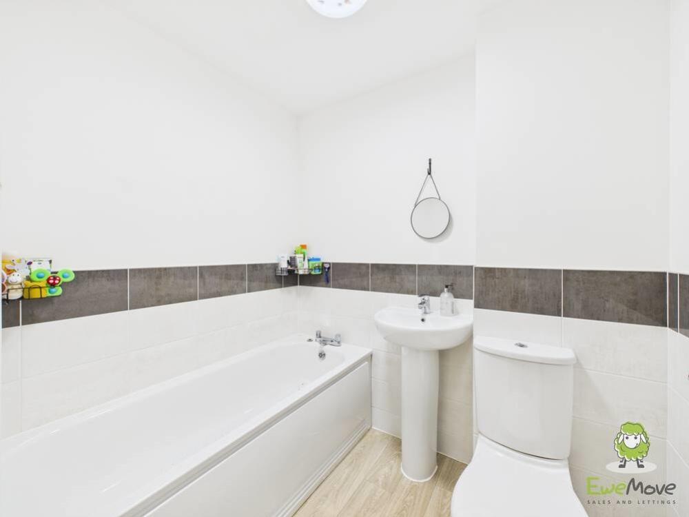 Family Bathroom EmilyDimelowEwemoveWhitchurchandNa