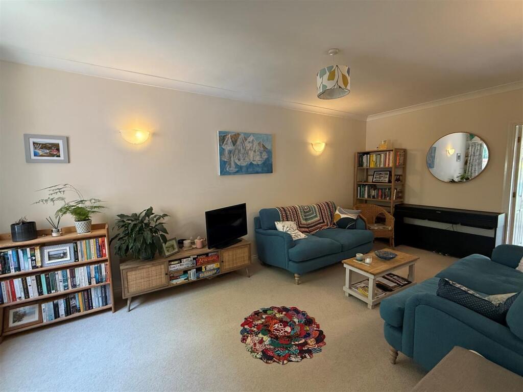 Sitting room gras.jpg