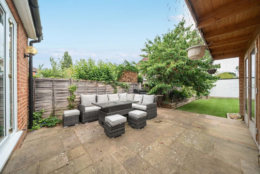 1298515-44-684978...