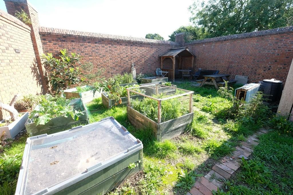COMMUNAL ALLOTMENT