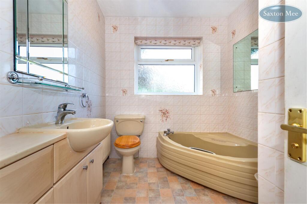 29 MCINTYRE ROAD - bathroom 1492.jpg