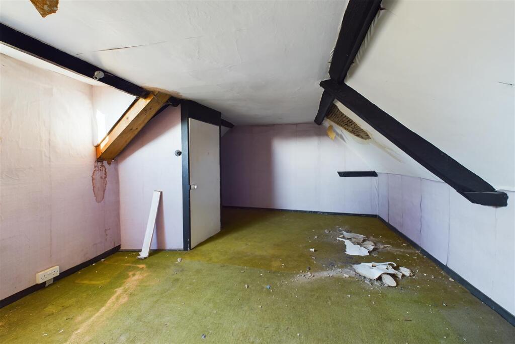 19 Moorend Road, Leckhampton, Cheltenham, Gloucest