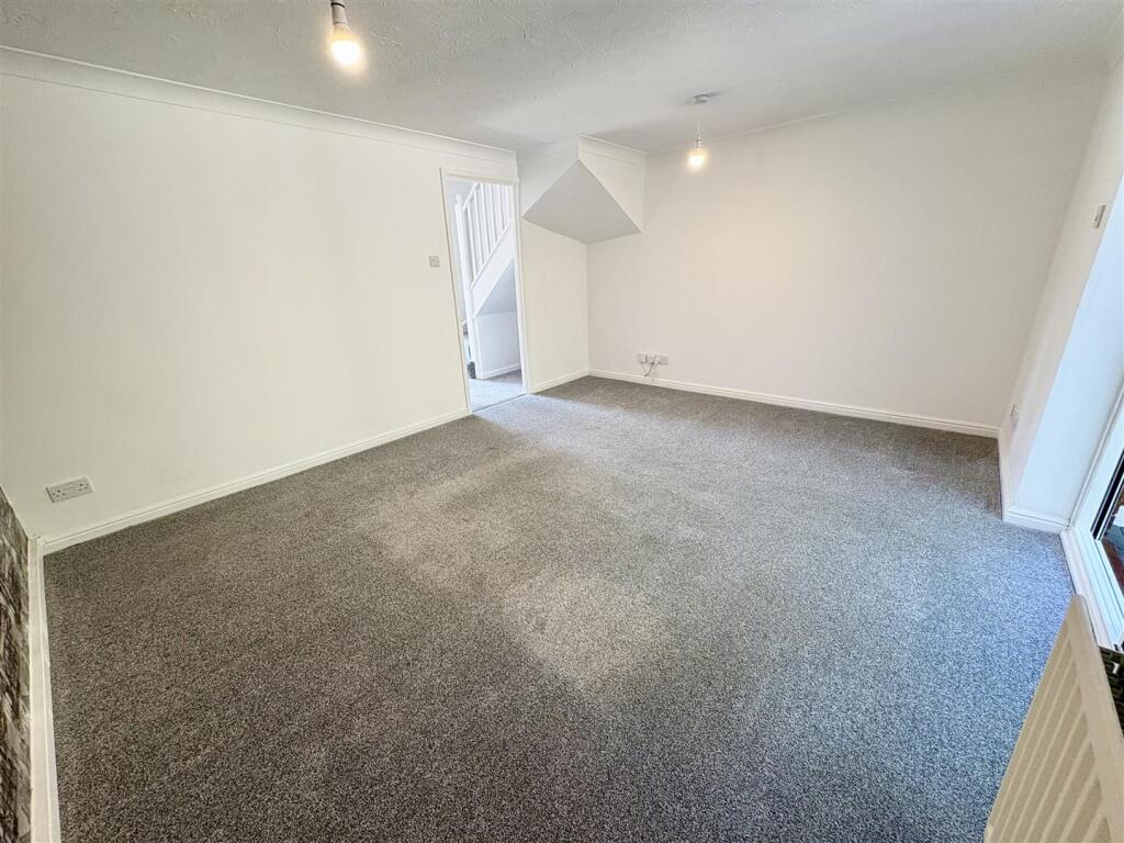 4. lounge diner 2.jpg