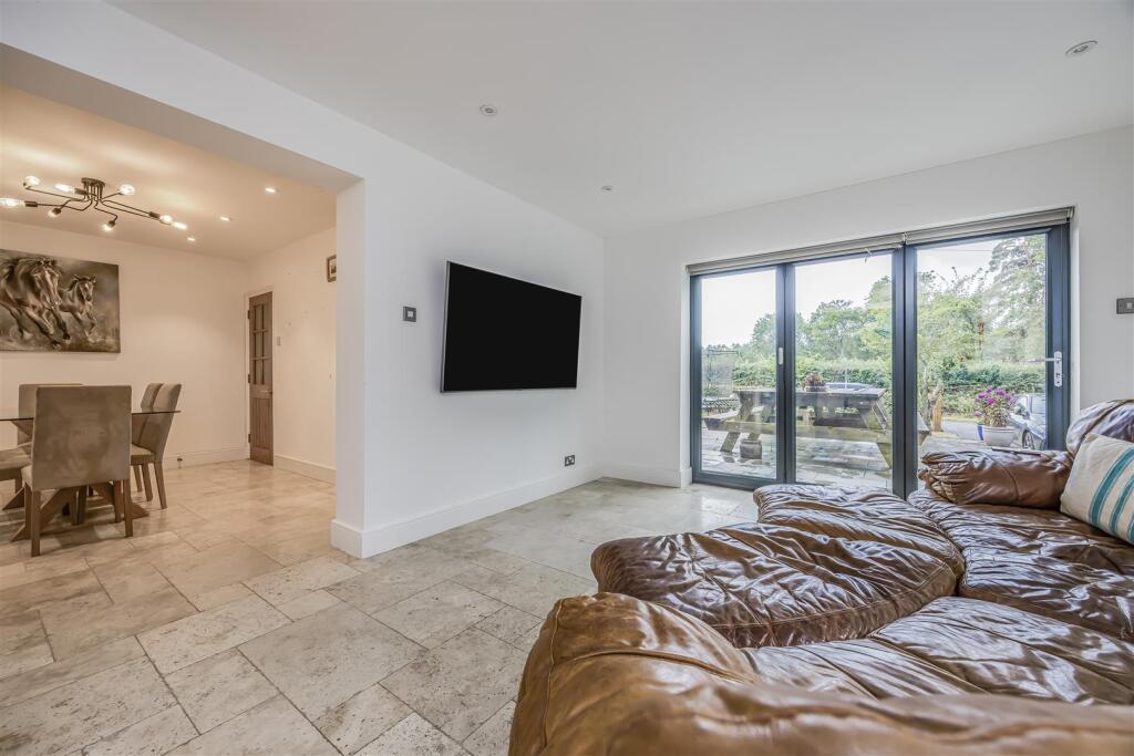 2 Firpiece, Forestside Road, Rowland¿s Castle-Port