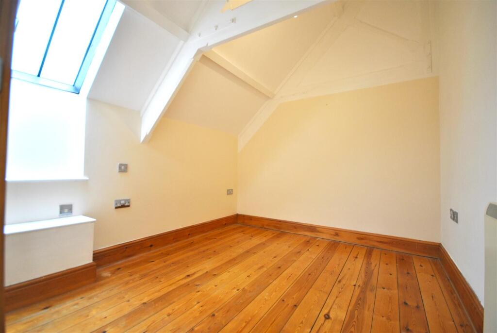 Bedroom 1.JPG