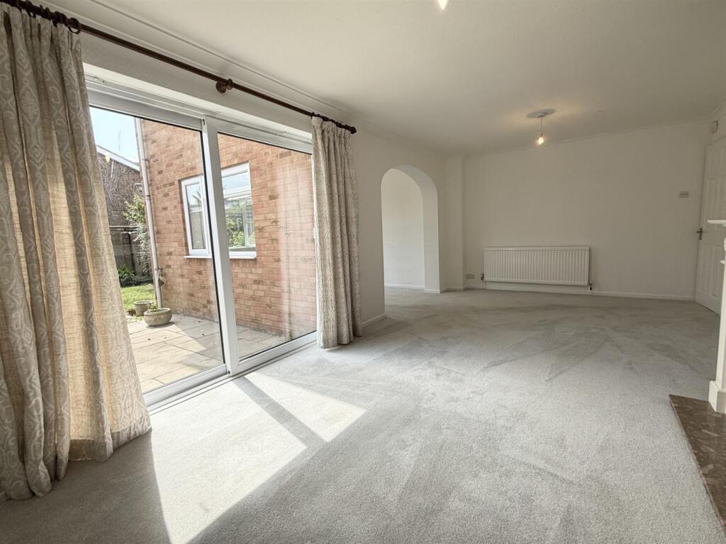 Living Room 2.jpg