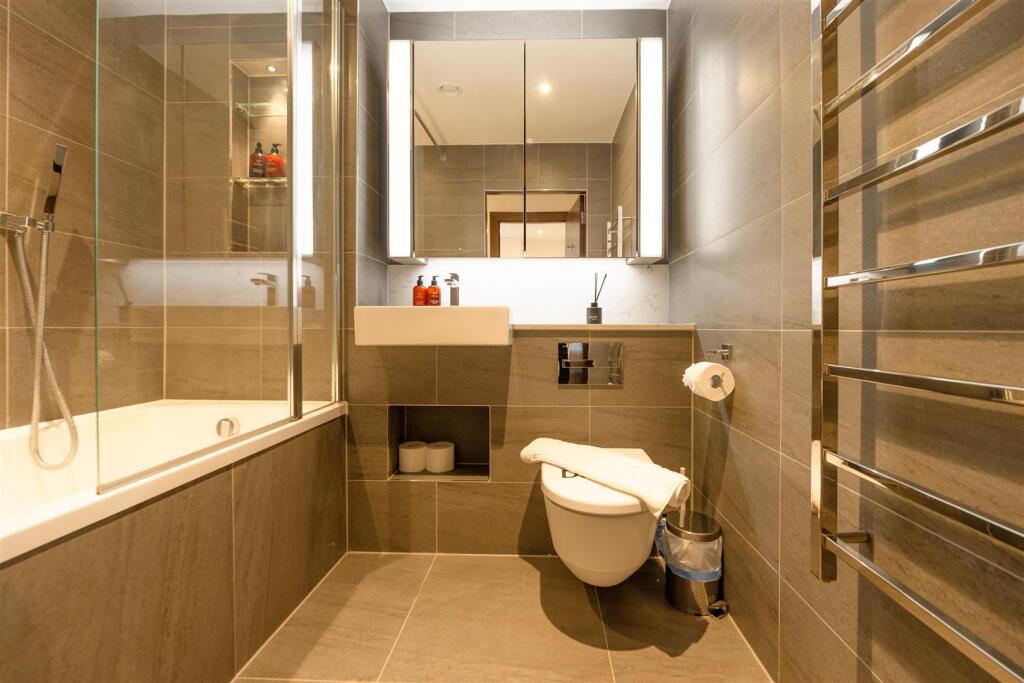 Bathroom    .jpg