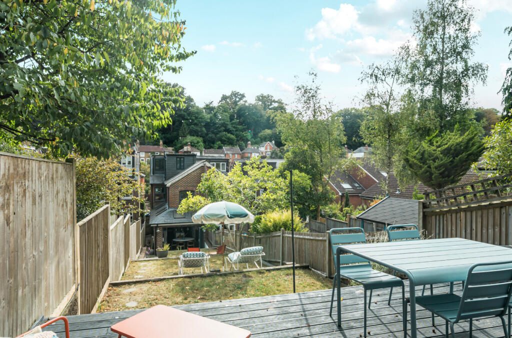 1335504-3-68adeba...