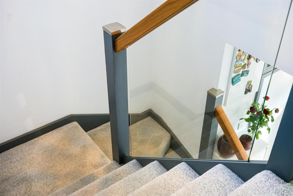 ASHCOMBE TERRACE, 12- (8).jpg