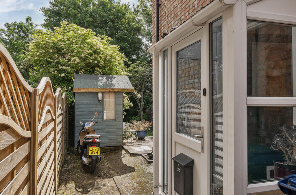 1299009-3-6836ccc...