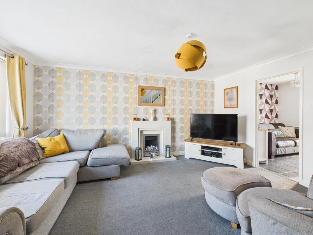 CAM03729G0-PR0030-STILL005