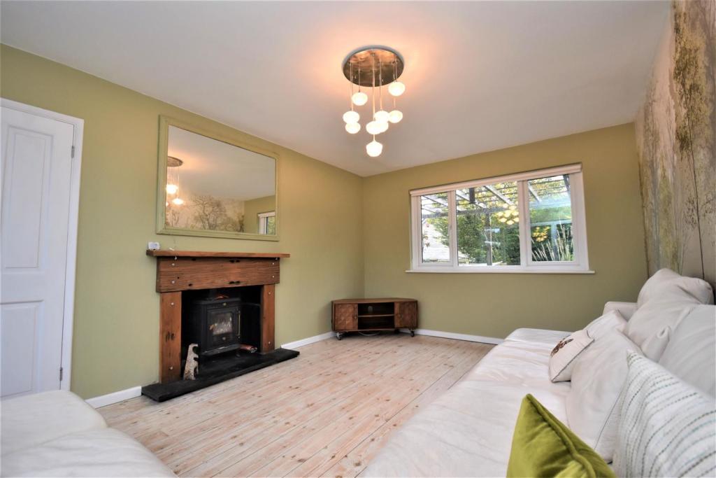 Sitting Room..JPG