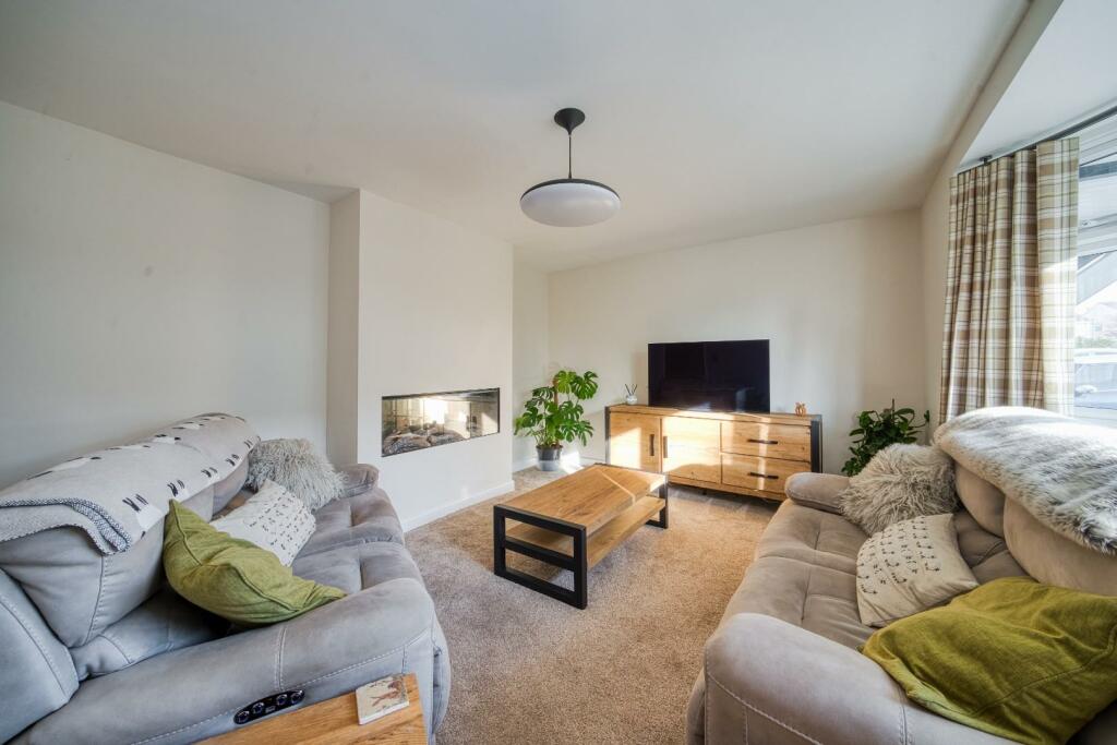 34 Cleeve drive - Mark Templer X PhotoCB 2.jpg