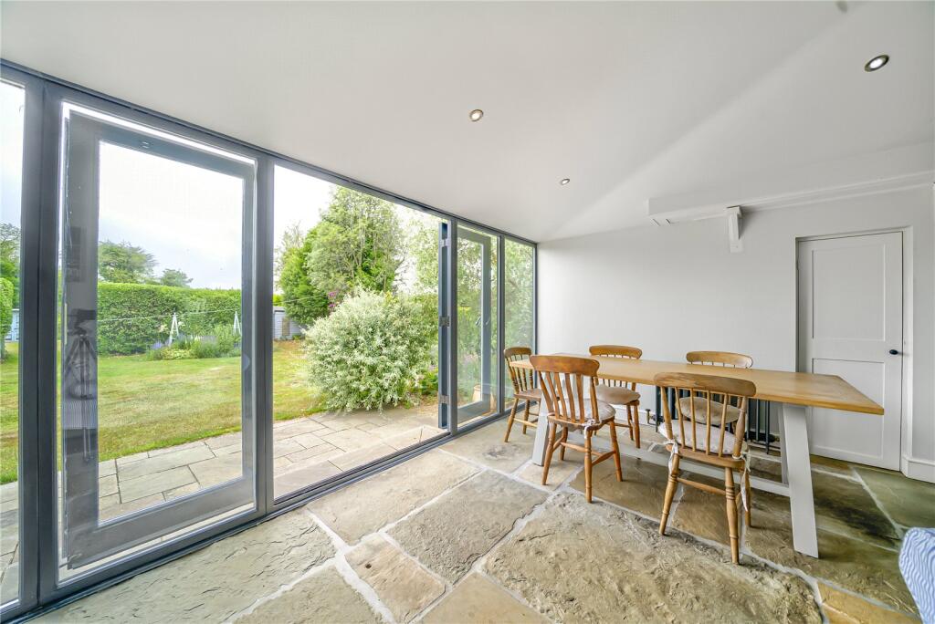 Dining Area - Garden