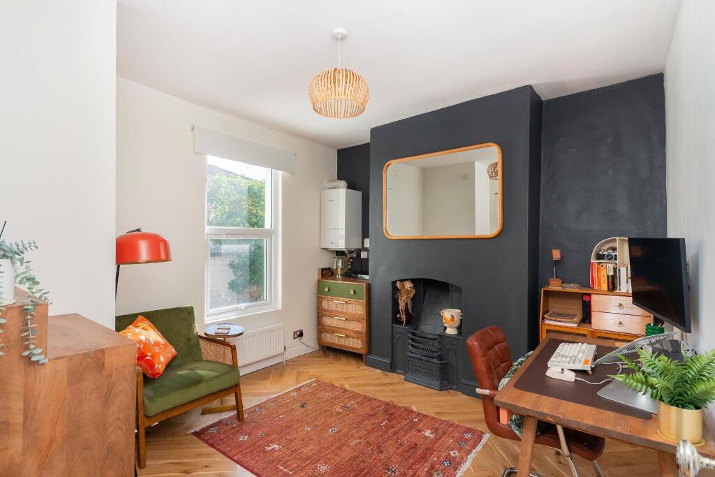 1W9SAN - Bedroom J.jpg