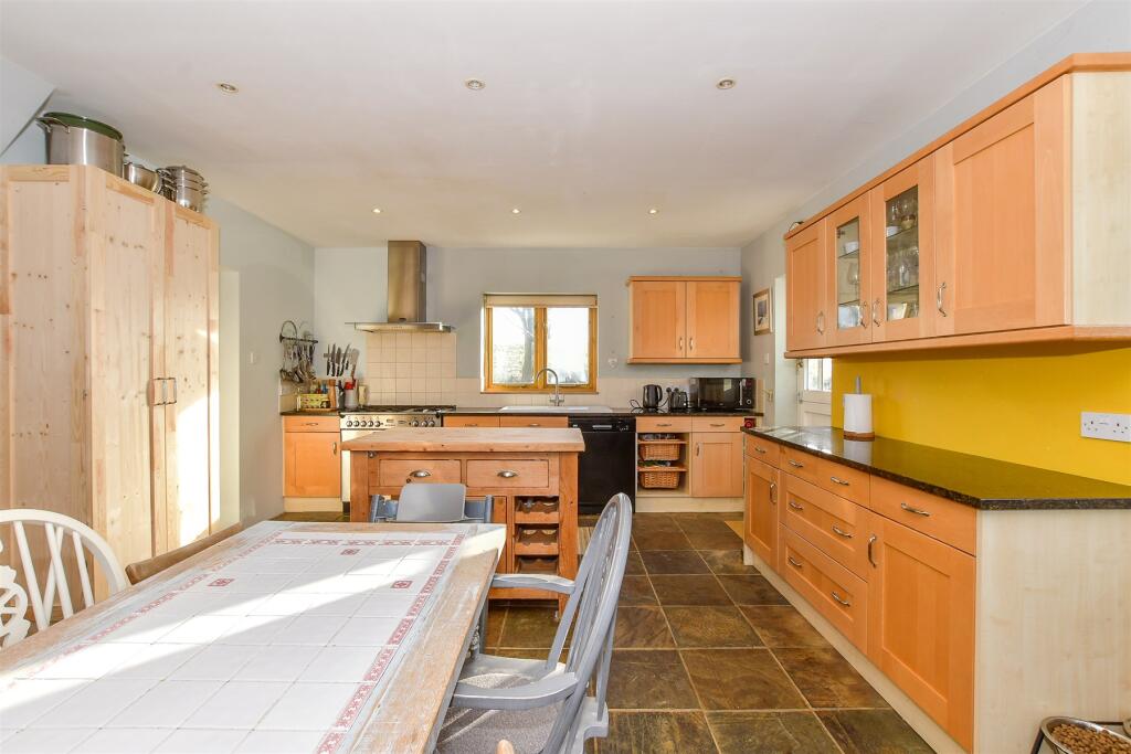 Kitchen/ Breakfast Room