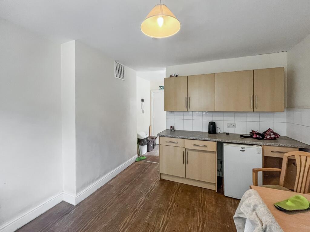98 Ritherdon Road, Tooting, London SW17 8QQ